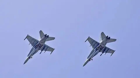 A modo ilustrativo, dos jets en pleno vuelo. (Alan, Flickr)