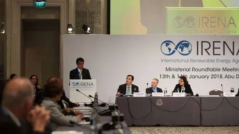 El ministro de Asuntos Exteriores de Jaón, Taro Kono, durante su intervención en la VIII Asamblea de la Agencia Internacional de Energías Renovables. (IRENA)