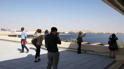 Recorrido por la Planta Solar de Dubai durante la Semana de la Sostenibilidad de Abu Dhabi. (EL CORREO)