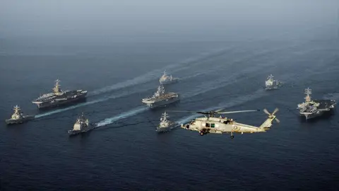 Buques de Estados Unidos en el Golfo de Omán.