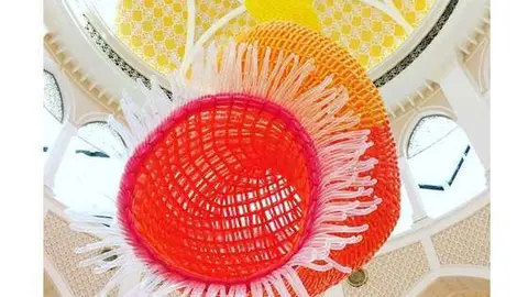 La escultura de Jason Hackenwerth instalada en Dubai Mall está hecha con 20.000 globos. (@hackenwerth)