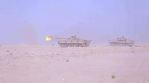 Una imagen de los ejercicios militares realizados en el desierto de Abu Dhabi.