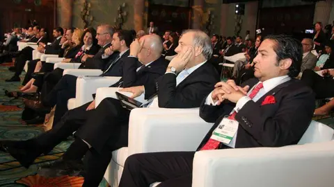 Asistentes al foro durante una de las conferencias. (EL CORREO)