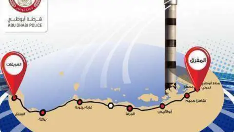 En la imagen de la Policía de Abu Dhabi, el recorrido de la autopista E-11 desde Al Mafraq-Al Ghuwaifat.
