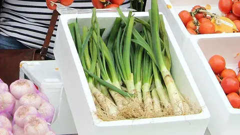 La Despensa de Dubai ofrece a domicilio en Emiratos Árabes exquisitos calçots. (EL CORREO)