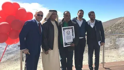 De izquierda a derecha, Francisco Chacón, el jeque Ahmad bin Saud bin Saqr Al Qasimi, Jorge Jorge, Ricardo Lizano y Haitham Mattar. (Cedida)