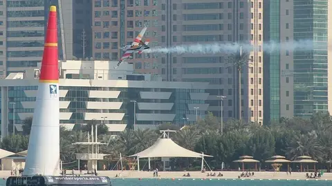 El español Juan Velarde en plena prueba en la Corniche de Abu Dhabi. (EL CORREO)