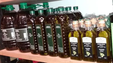 Aceite extra virgen Gourmet de Elite, elaborado a partir de aceituna manzanilla cacereña. (EL CORREO)