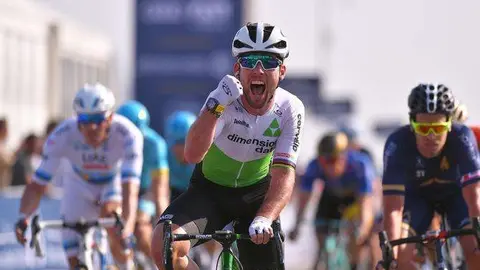 Cavendish celebra con rabia su victoria en la tercera etapa del Dubai Tour.