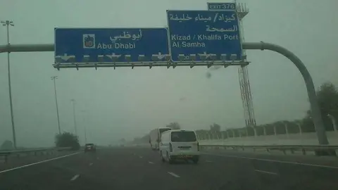 Inclemencia meteorológica en la autopista E-11 dirección Abu Dhabi. (EL CORREO)