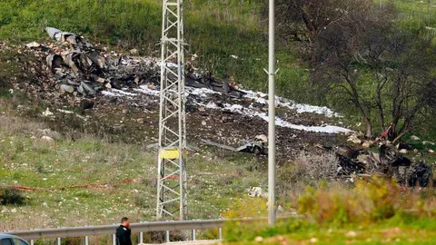 Restos del F16 israelí en el norte del país. (AFP)