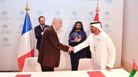 Firma del contrato entre Emirates y Airbus para la compra de 26 nuevos A380.