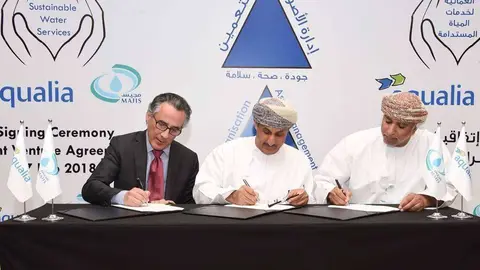 Momento de la firma del acuerdo la semana pasada en la capital de Omán, Mascate. (Cedida)