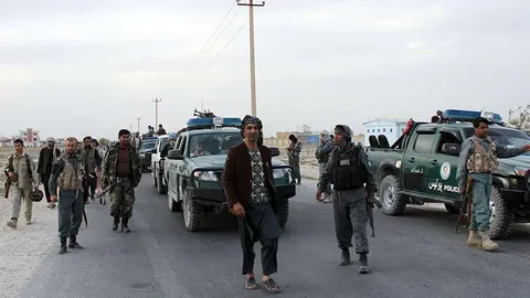 En la imagen de AP, fuerzas de seguridad en Afganistán.