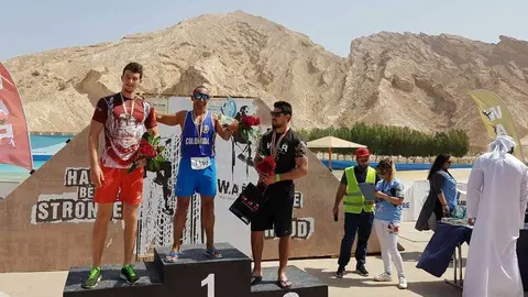 Frank Santos en el centro de la imagen  y a su izquierda el también colombiano Edgar Barios. (Cedida)