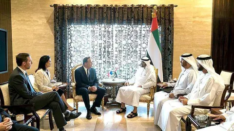 El jeque Mohammed bin Zayed ha recibido este lunes al presidente de Panama, Juan Carlos Varela. (WAM)