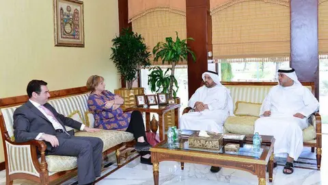 De izquierda a derecha, el embajador de Colombia en EAU, la presidenta de la Cámara de Bogotá, el primer vicepresidente de la Cámara de Abu Dhabi y el director general de la misma. (Cedida)