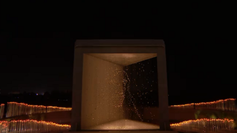 Miles de puntos de luz recrean la imagen de Sheikh Zayed en el nuevo Memorial del Fundador. (The Founder's Memorial)