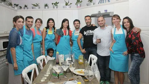 Foto de familia de los cocineros en competición. (EL CORREO)