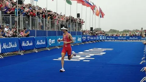Mario Mola durante su recorrido en Yas Marina Circuit. (Twitter)