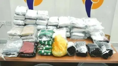 Un alijo de narcóticos.