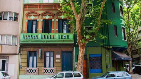 Una calle de Montevideo, capital de Uruguay.