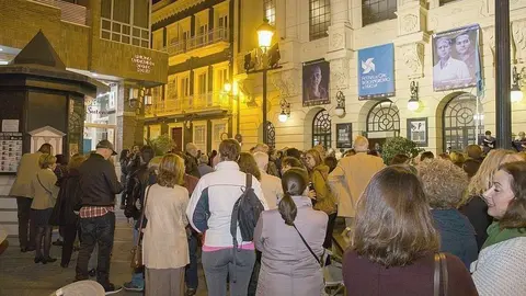 Público aguarda la entrada para una sesión del Festival de Cine Iberoamericano. (Cedida)