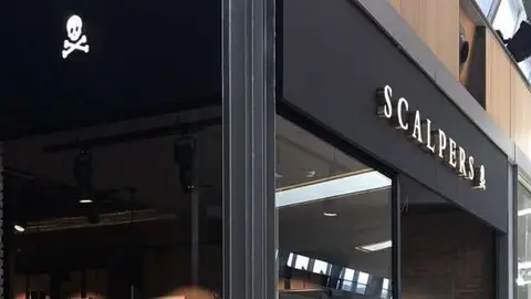 Una tienda de la marca de moda española Scalpers.