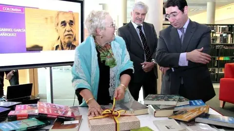 Silvia Castillo, con el embajador de Colombia, Faihan Al-Fayez. (ELCORREO)