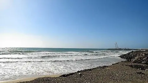 Playa solitaria en Emiratos Árabes Unidos. (EL CORREO)