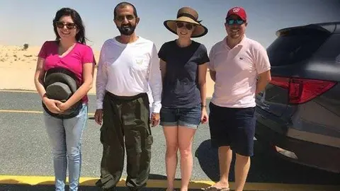 De izquierda a derecha, la mexicana Hanna Arroyo, el gobernante de Dubai, Jessica Lambert y Simón.