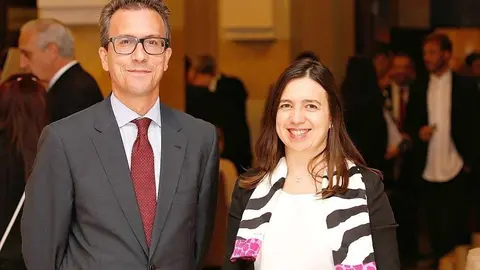 Cristina Serrano con Antonio Álvarez Barthe, embajador de España. (Richard Ramos)