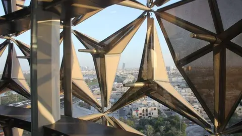 Una imagen de la capital de EAU desde el edificio Abu Dhabi Investment Council. (EL CORREO)