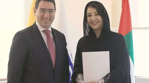 El embajador de Colombia en Emiratos Árabes Unidos, Faihan Al Fayez durante su encuentro con la ministra de Cooperación Internacional y directora general de la Exposición Universal Dubai 2020, Reem Al Hashimy. (Cedida)