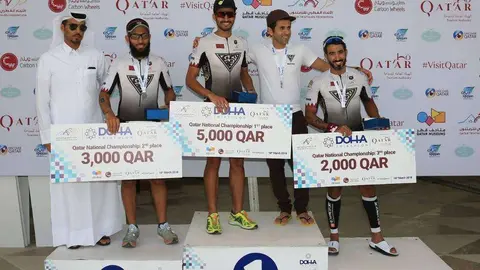 En la imagen de Twitter,  el sospechoso de terrorismo Mubarak Al Ajji, primero por la izquierda.