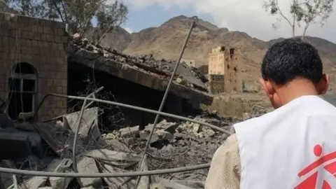 Un trabajador de Médicos Sin Fronteras en Yemen.