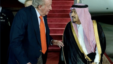 El rey emérito de España a su llegada a Riad. (Twitter)