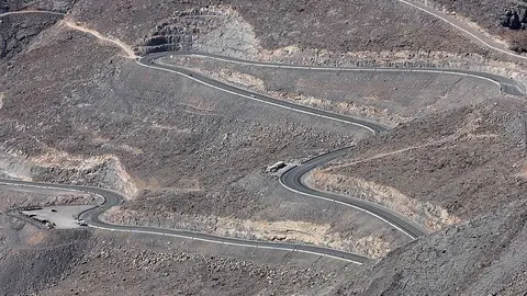 Impresionante ascensión de la carretera de Jebel Jais. (R. Pérez / EL CORREO)