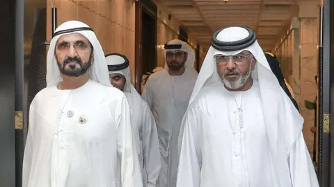 El gobernante de Dubai y el ciudadano emiratí de bajos recursos.