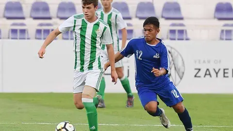Un momento del encuentro entre el Real Betis y el Deportivo Atalaya en Al Ain.
