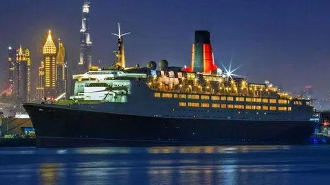El Barco Queen Elizabeth 2 en Dubai.