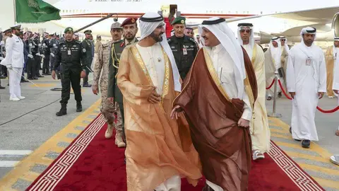 El gobernante de Dubai llega a la Base Aérea King Abdulaziz, en la ciudad saudí de  Dharan.