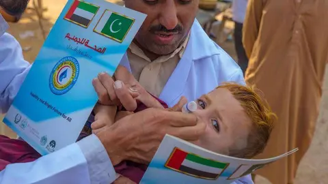 Emiratos vacuna de la polio en Oriente Medio. (WAM)
