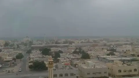 La tormenta de arena en EAU redujo la visibilidad. (EL CORREO)