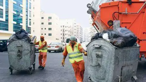 Contenedores de basura en Dubai.