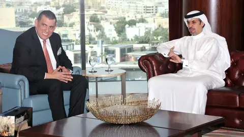 Roberto Intriago, director ejecutivo de ProEcuador, y Hamad Buamim, presidente de la Cámara de Comercio de Dubái, durante el encuentro. (EL CORREO)