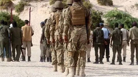 En la imagen de Reuters, soldados africanos.