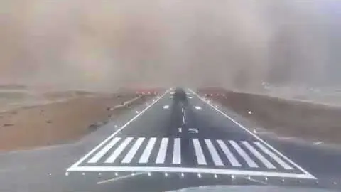 Una captura del vídeo del aterrizaje en Arabia Saudita.