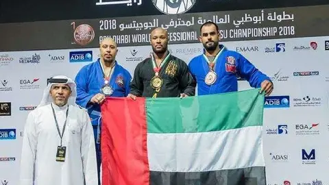 El colombiano Carlos Cabrera tras ganar la medalla de oro en el Campeonato del Mundo de Ji Jitsu de Abu Dhabi.
