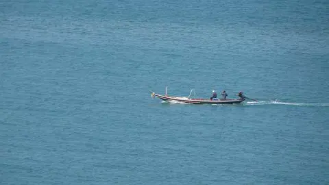 Pescadores en un bote.